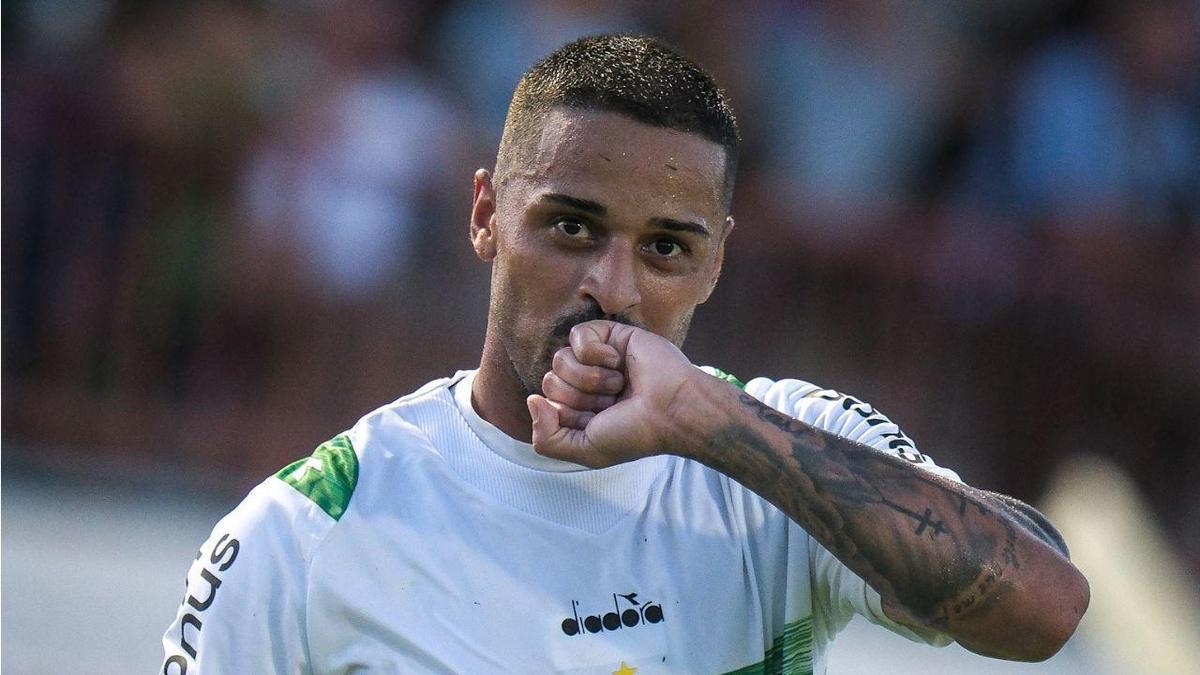 coritiba-vence-azuriz-e-alcanca-a-vice-lideranca-do-paranaense